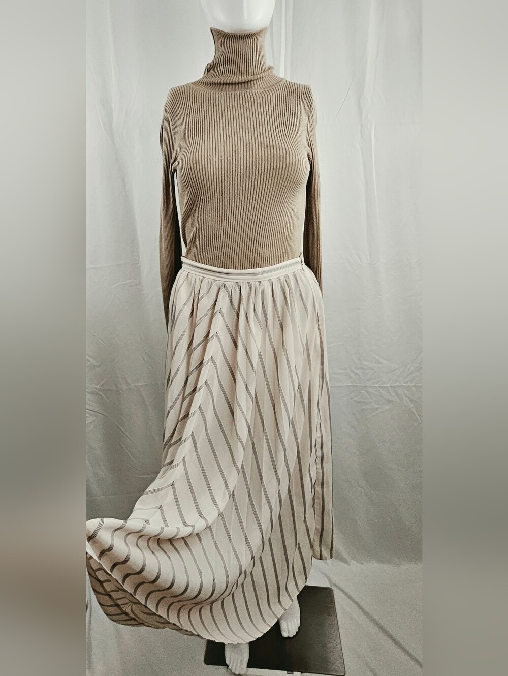 Source Unknown Beige Ribbed Turtleneck Sweater Pleated A Line Skirt Set